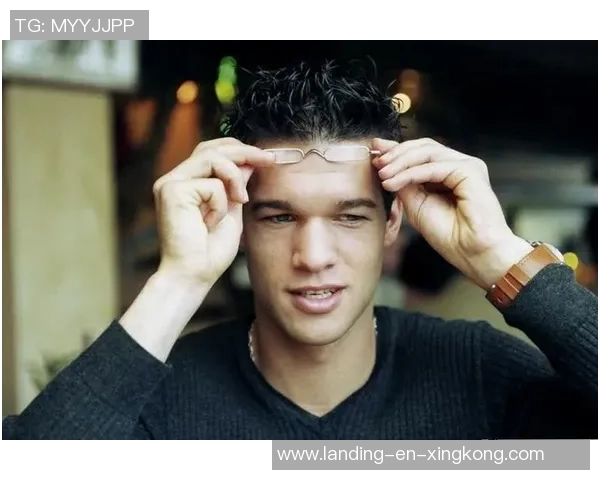 近视的足球运动员